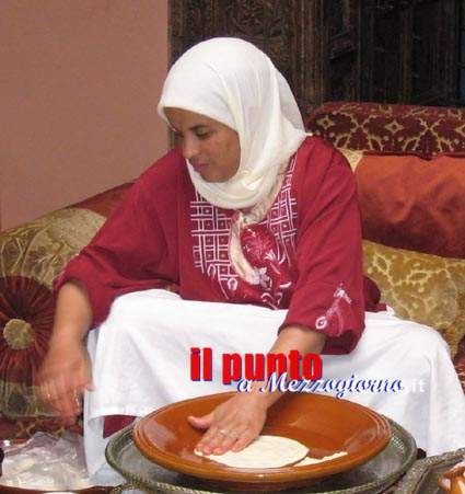 
Prove di democrazia; votano anche le donne… forse
