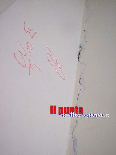 
Muri lesionati, scuola media chiusa
