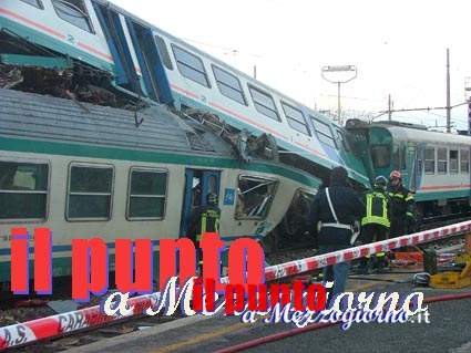 
Deraglia il treno ed esplode cisterna del gas, è tragedia
