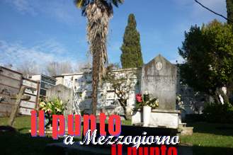 Si accorgono che è vivo poco prima di chiudere la cassa da morto