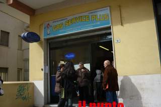 
Caro bollette o bollette pazze? Fila lunghissima davanti l’ufficio del gas
