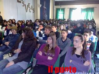 
Lotta al cancro, al liceo si fa prevenzione
