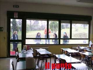 
Legambiente organizza “Scuole Pulite”, genitori e alunni a migliorare la vivibilità delle aule
