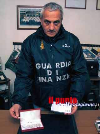 
Occultava la droga  nel portachiavi appositamente contraffatto
