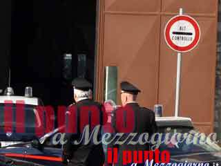 Sorpresi dai carabinieri a confezionare dosi di marijuana, arrestati 4 giovani