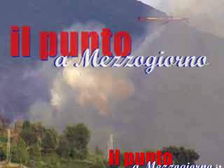 Incendio minaccia case, vasto incendio a nord di Caserta