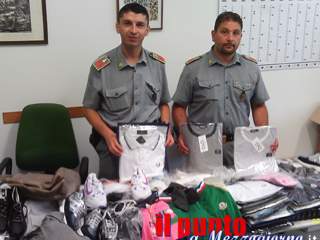 Capi di abbigliamento contraffatti, maxi sequestro della finanza