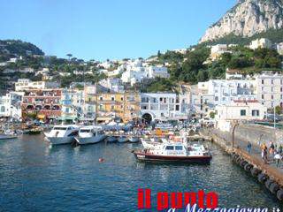 
Capri, le acque nere finivano in mare, indagato il sindaco
