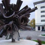 L’opera d’arte di Mastroianni “ritoccata” maldestramente, aggiunte inspiegabili saldature