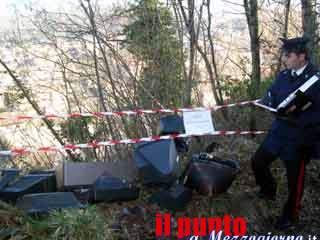 Rifiuti speciali e non, terreno comunale sequestrato dai carabinieri