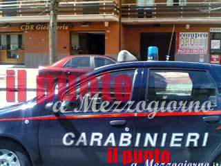 Assalto alla gioielleria, bottino ingente