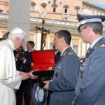 Una rappresentanza della Fiamme Gialle abruzzesi ricevuta in Vaticano da Papa Benedetto XVI