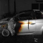 Appiccò le fiamme a due auto in un parcheggio condominiale, arrestato per incendio doloso un 43enne