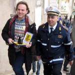 Smog a Roma, nei primi giorni del 2012 polveri sottili sforano 2 giorni su 3. Legambiente consegna il “cigno nero” per smog al sindaco Alemanno
