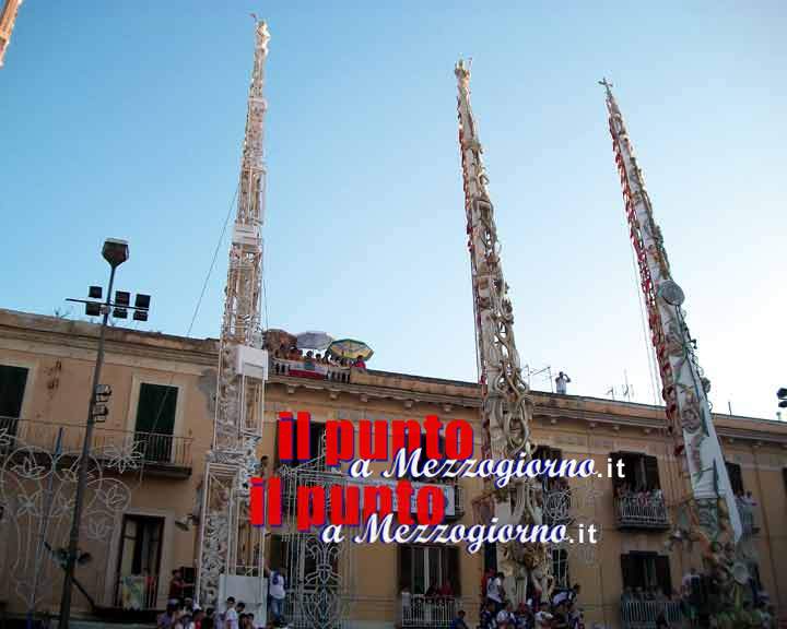I Gigli di Nola in piazza Duomo ieri pomeriggio