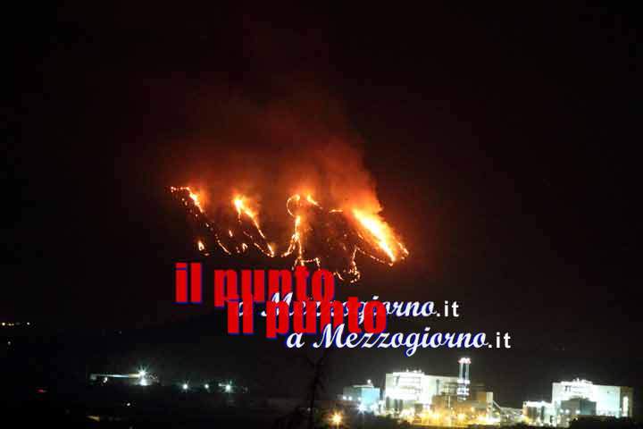 Incendi boschivi: 46 richieste di intervento aereo oggi, picco stagionale
