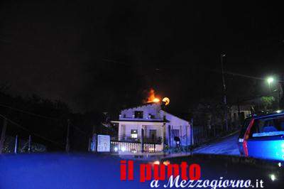 L’accensione di un camino provoca un incendio in un’abitazione di Caira