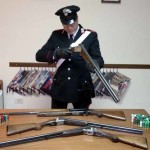 Deteneva un fucile e munizioni illegali in casa. Arrestato dai carabinieri un 53enne