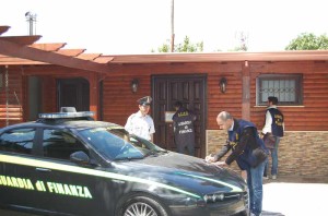 finanza-dda-sequestro-villa-capodrise-01