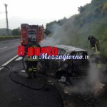 Tamponamento sull’A1 nei pressi di San Vittore. Auto distrutta dalle fiamme