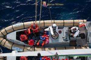 migranti-barcone-marina-cigala-02