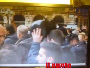 carabinieri e polizia senza casco