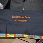 consegna pacco ass. anticamorra 18.12.13 011