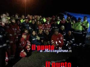 il-gruppo-Croce-Rossa-fuori-al-campo-accoglienza-1