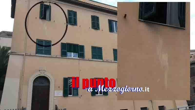 http://www.ilpuntoamezzogiorno.it/wp-content/uploads/2014/12/finestra-frosinone.jpg