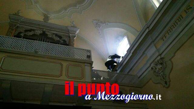 http://www.ilpuntoamezzogiorno.it/wp-content/uploads/2014/12/tmp_17713-Incendio-chiesa-esperia011795128683.jpg