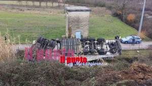camion ribaltato2