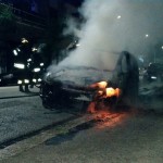incendio auto cassino con vigili del fuoco