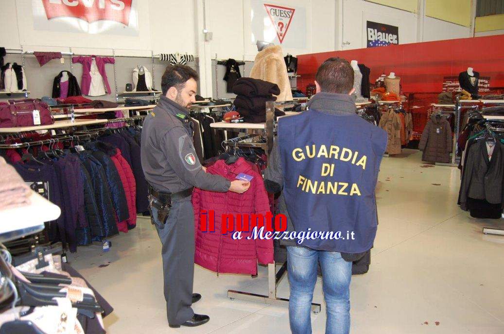 sequestro capi contraffatti Latina Outlket Village