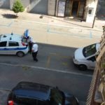 polizia locale sanziona auto su posto disabile