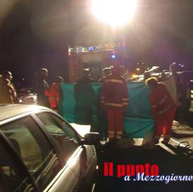 Tragico incidente stradale, 63enne muore in auto in fiamme