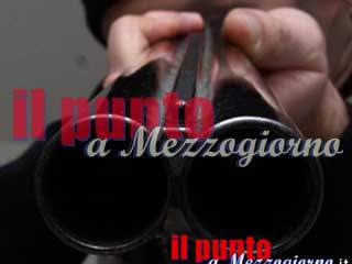 Si barrica in casa e spara in aria, i carabinieri evitano la strage e arrestano l’uomo ubriaco e violento