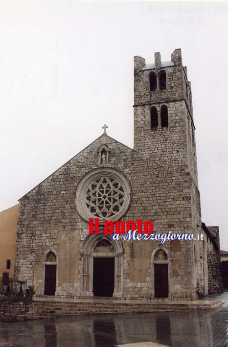 Bruciano balle in piazza e imbrattano la fontana ad Alatri, atto vandalico o intimidatorio?