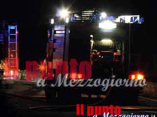 Pullman in fiamme sull’A14 nella galleria Novilara, chiuso il tratto tra Pesaro e Fano