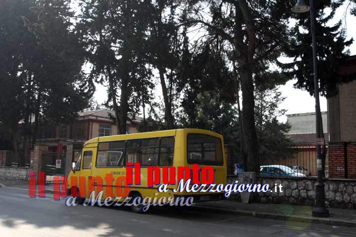 Aggrediti a colpi di spranga gli scuolabus del Comune di Cassino