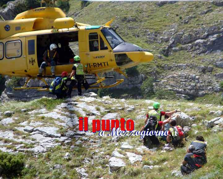 Bassiano (Lt): cacciatore attaccato e ferito gravemente da un toro, recuperato in elicottero dal Soccorso Alpino