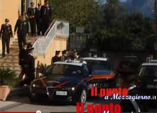“Arrivano i carabinieri”, spacciatore getta la cocaina sotto il bancone del bar ma non sfugge all’arresto