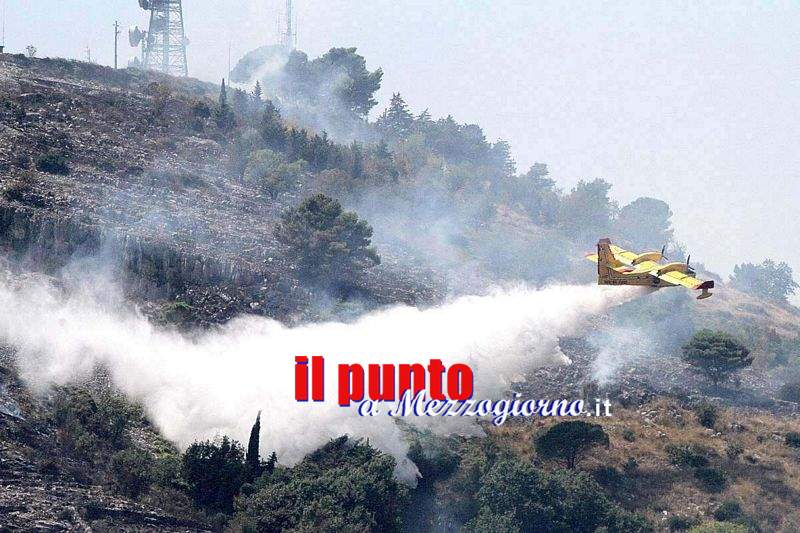 Emergenza incendi boschivi: Oggi a quota 45 le richieste d’intervento aereo