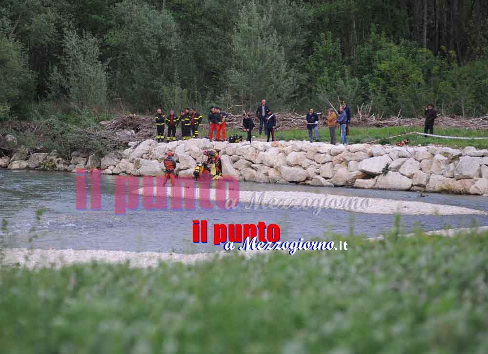 Donna si getta nel fiume Liri, chiusa la diga per agevolare ricerche