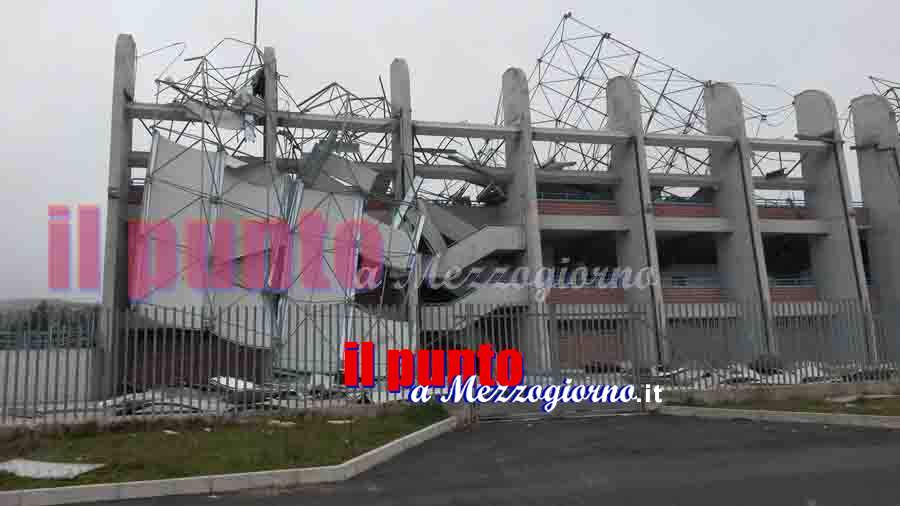 La copertura dello stadio di Alatri spazzata via dal vento – Il video –