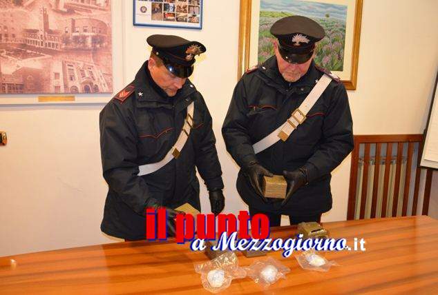 Auto fermata per controllo stradale, i carabinieri la trovano “farcita” di droga