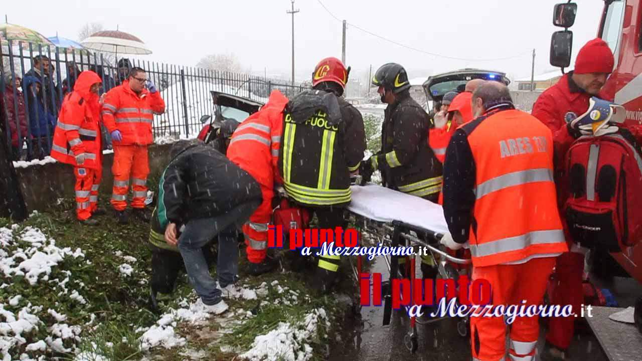 Tradito dalla neve finisce in un fosso, 22enne ferito a Cassino – IL VIDEO
