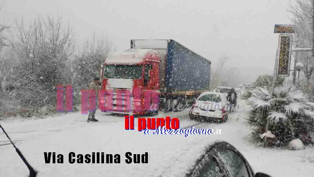 Il Burian porta la neve a Cassino. Disagi sulle strade e scuole chiuse Il Burian porta la neve a Cassino. Disagi sulle strade e scuole chiuse