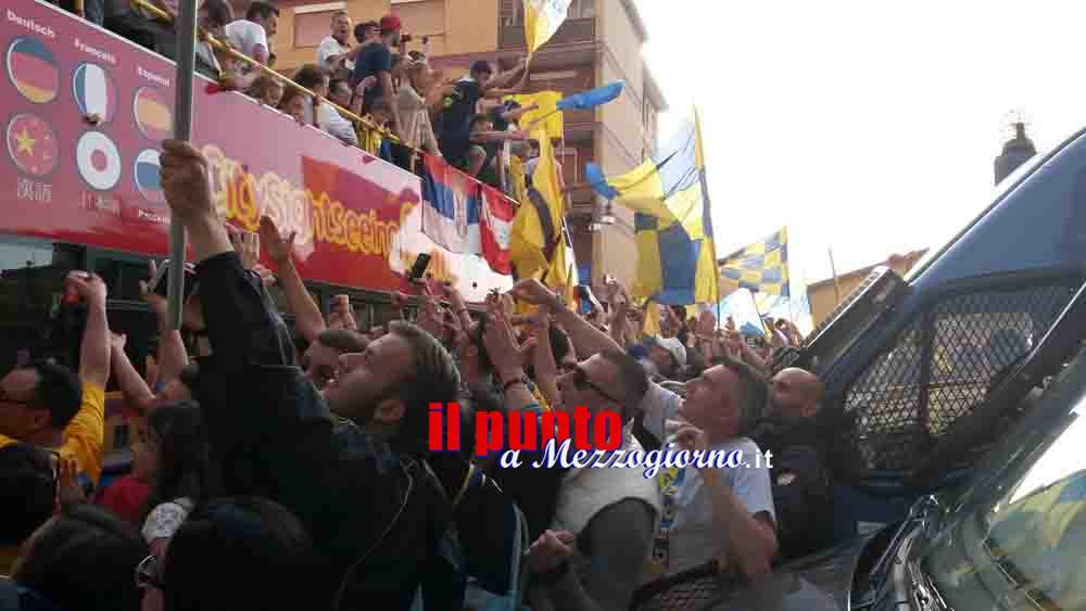 Frosinone in Serie A, si fa festa al grido “Lotito vaffa…” – VIDEO