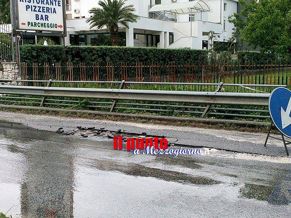 Si rompe la conduttura idrica in via Sferracavallo, residenti senz’acqua per due giorni