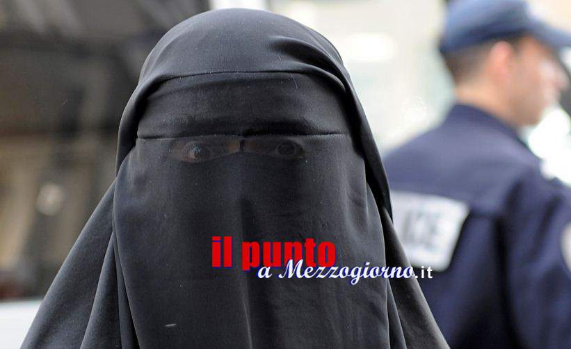 Entra in banca a Cassino con il burqa, scatta l’allarme antirapina